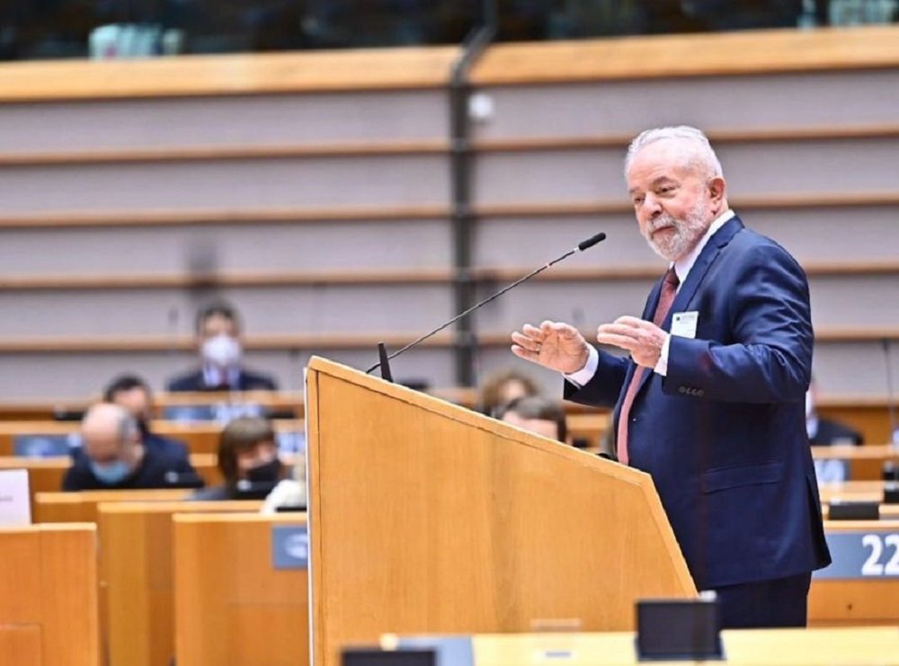 Na Europa, Lula diz que o Brasil está atrasado na indústria de dados
