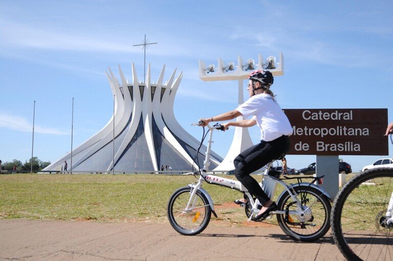 visitacao-turistica-de-bicicletas-em-brasilia201402090005