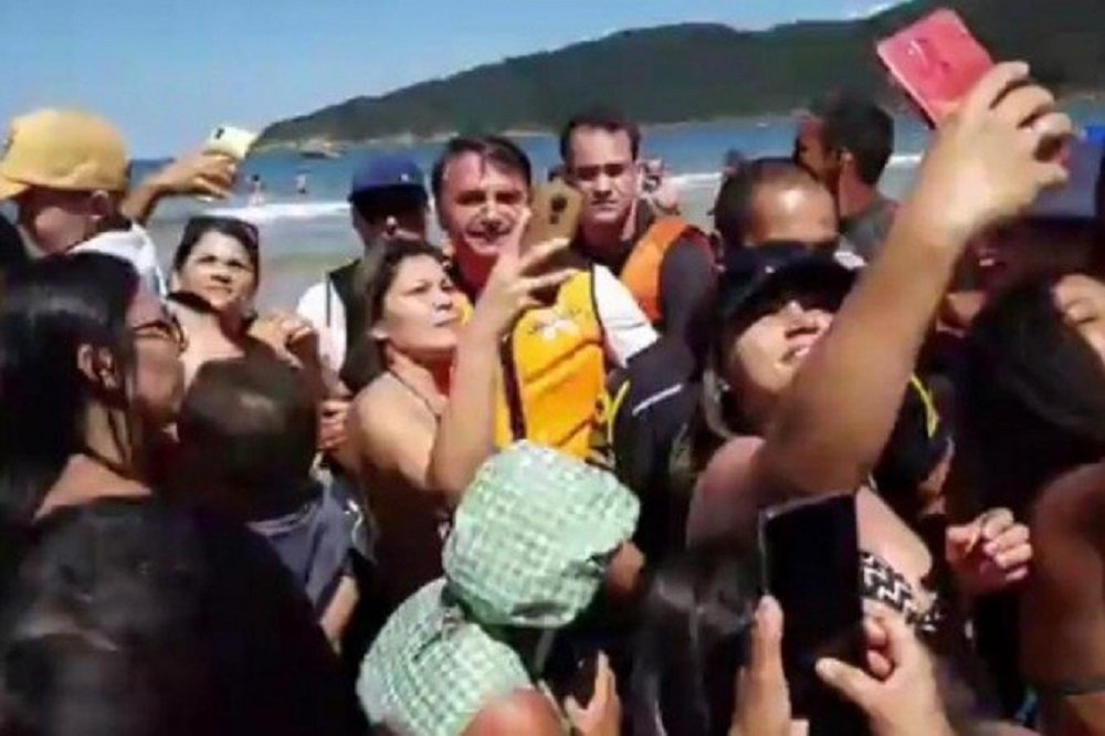 Bolsonaro antecipa feriado e desembarca no Guarujá nesta sexta-feira (17)