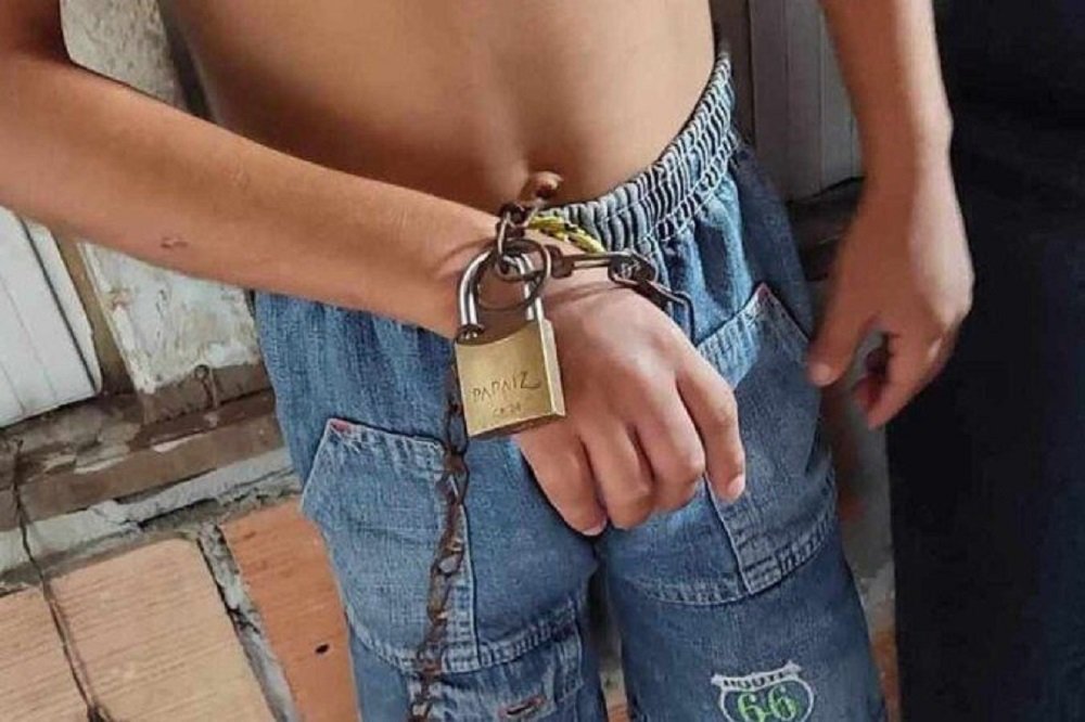 Criança torturada pelo pai em Manaus é resgatada pela Polícia Civil