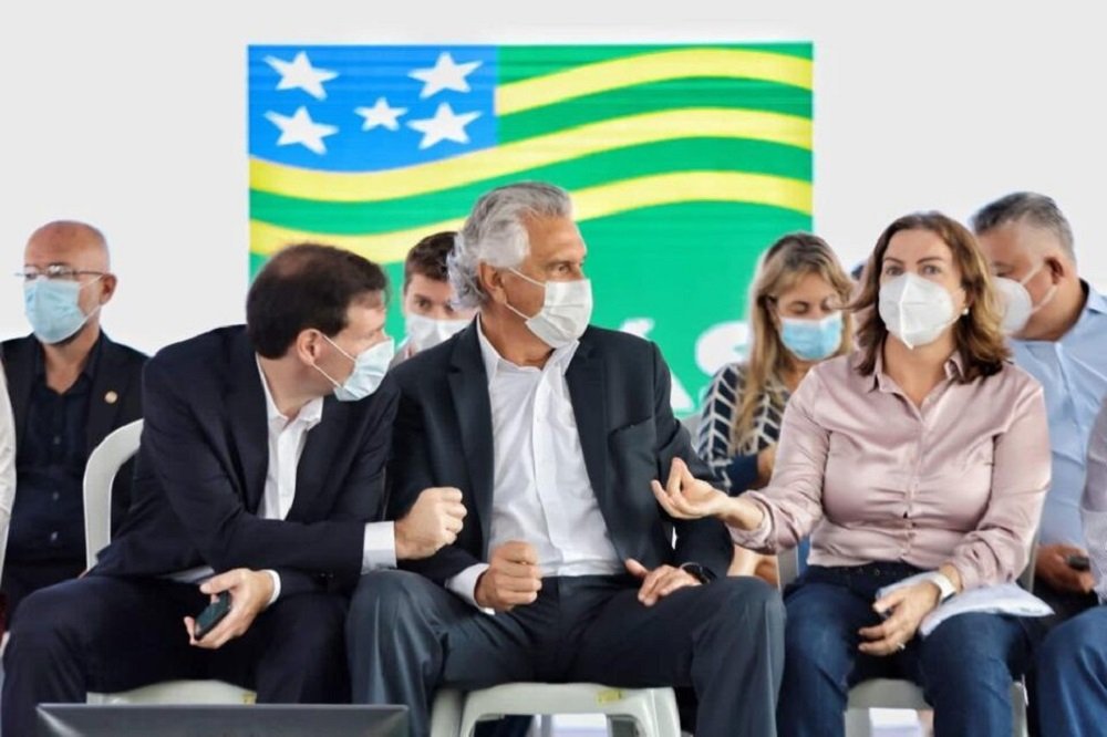 Caiado anuncia investimento em escolas municipais do interior de Goiás