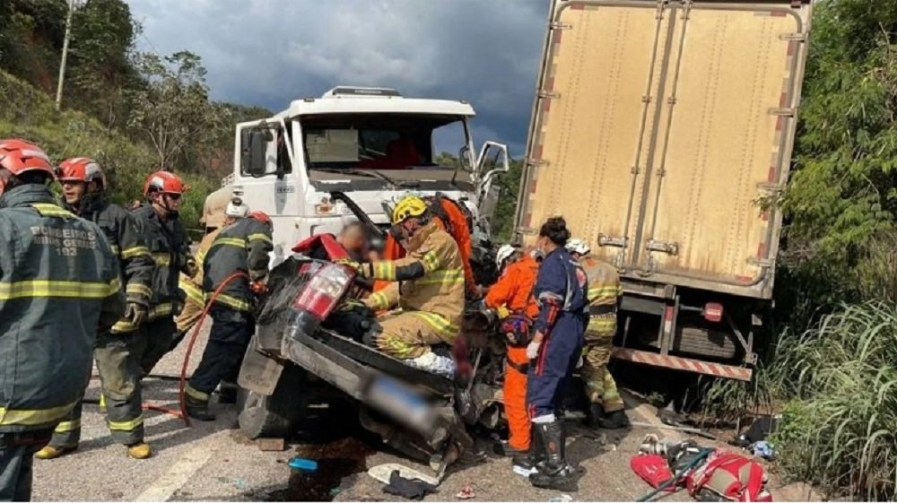 Três pessoas morrem e outras duas ficam feridas em grave acidente na BR-381, na Grande BH