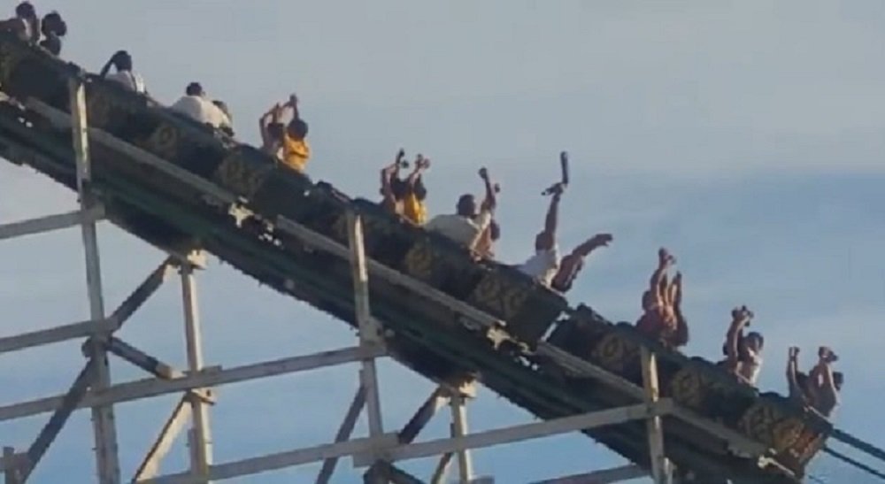 Vídeo: Trava de montanha-russa do Hopi Hari se solta durante percurso
