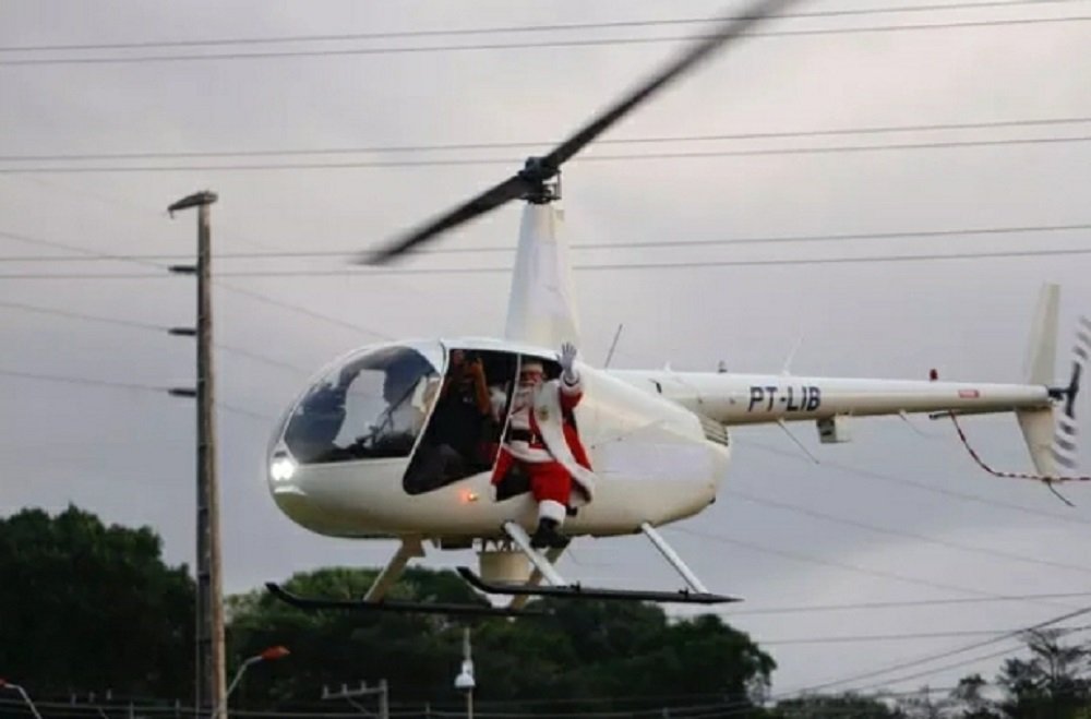 Papai Noel chega de helicóptero em Brazlândia