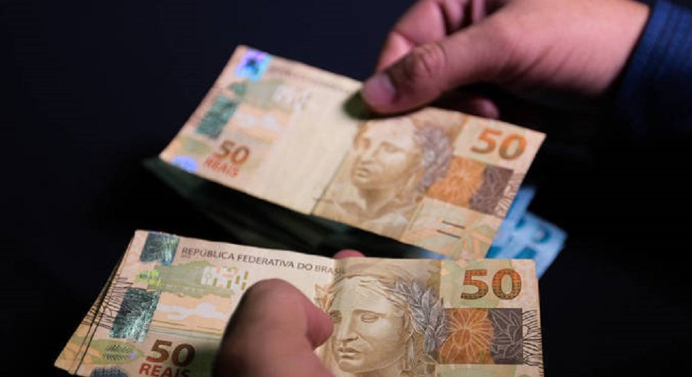 Salário mínimo de 2022 deverá ter reajuste acima de 10% após 6 anos