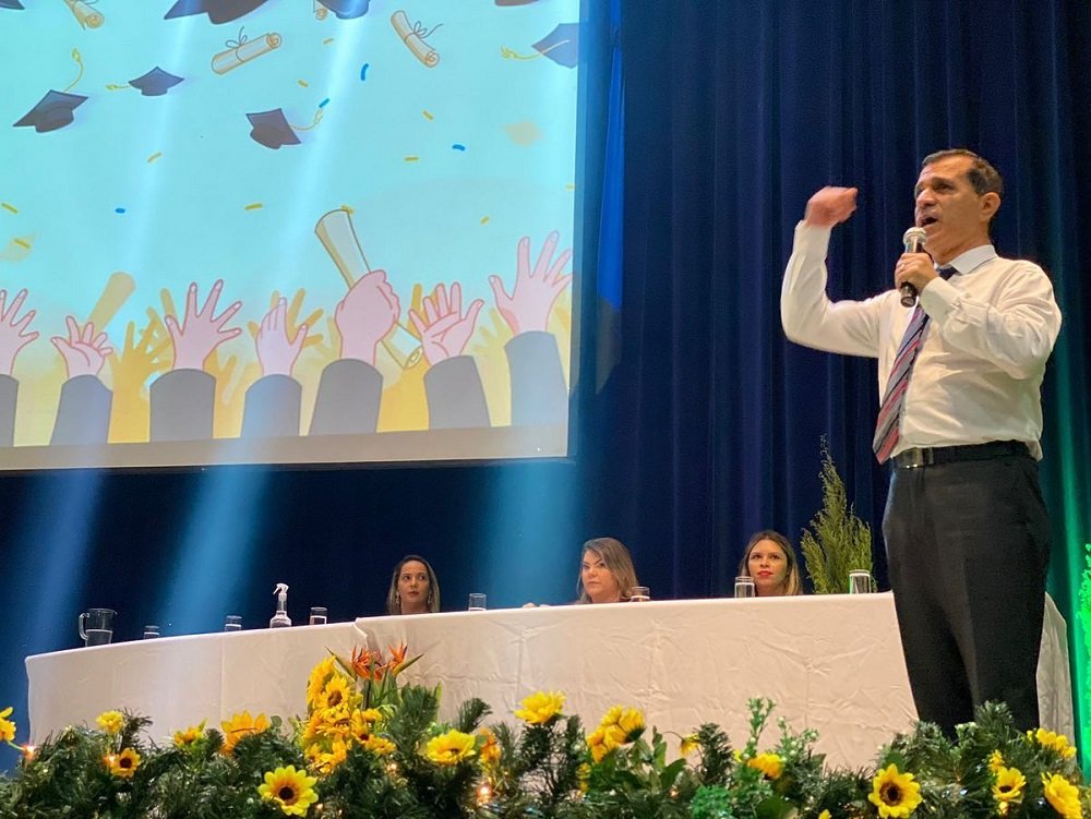 Fiel apoiador da educação participa da Colação de Grau dos alunos do 5º ano da Escola Classe 42 de Taguatinga Norte.