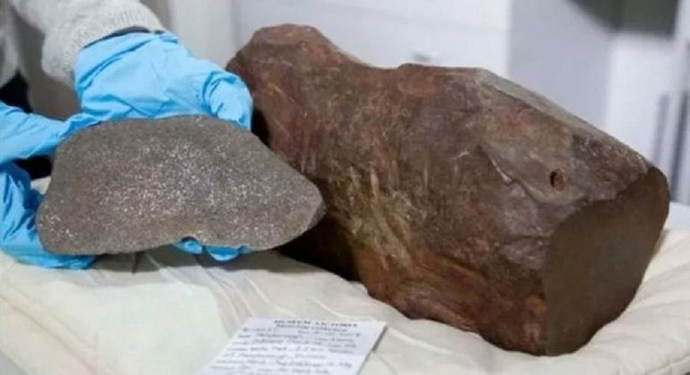 Sem saber, homem guardou por 6 anos pedra mais valiosa que ouro