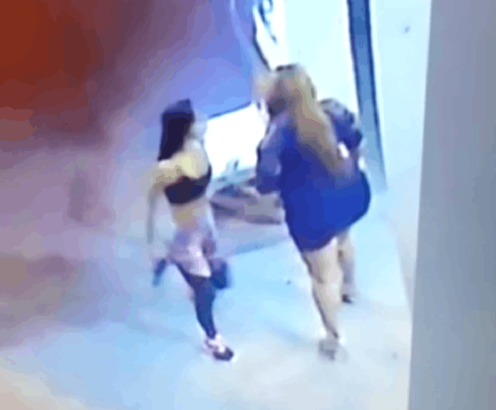 Vídeo mostra PM entregando arma para namorada matar garota de programa; assista