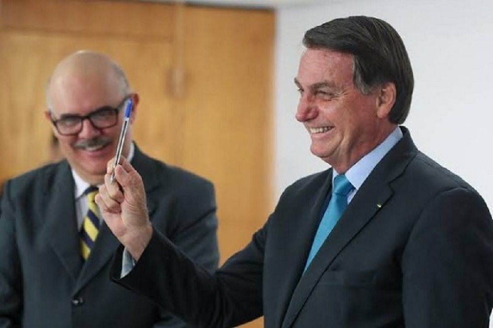 EDUCAÇÃO – Bolsonaro anuncia reajuste de 33,24% no piso salarial dos professores da educação básica