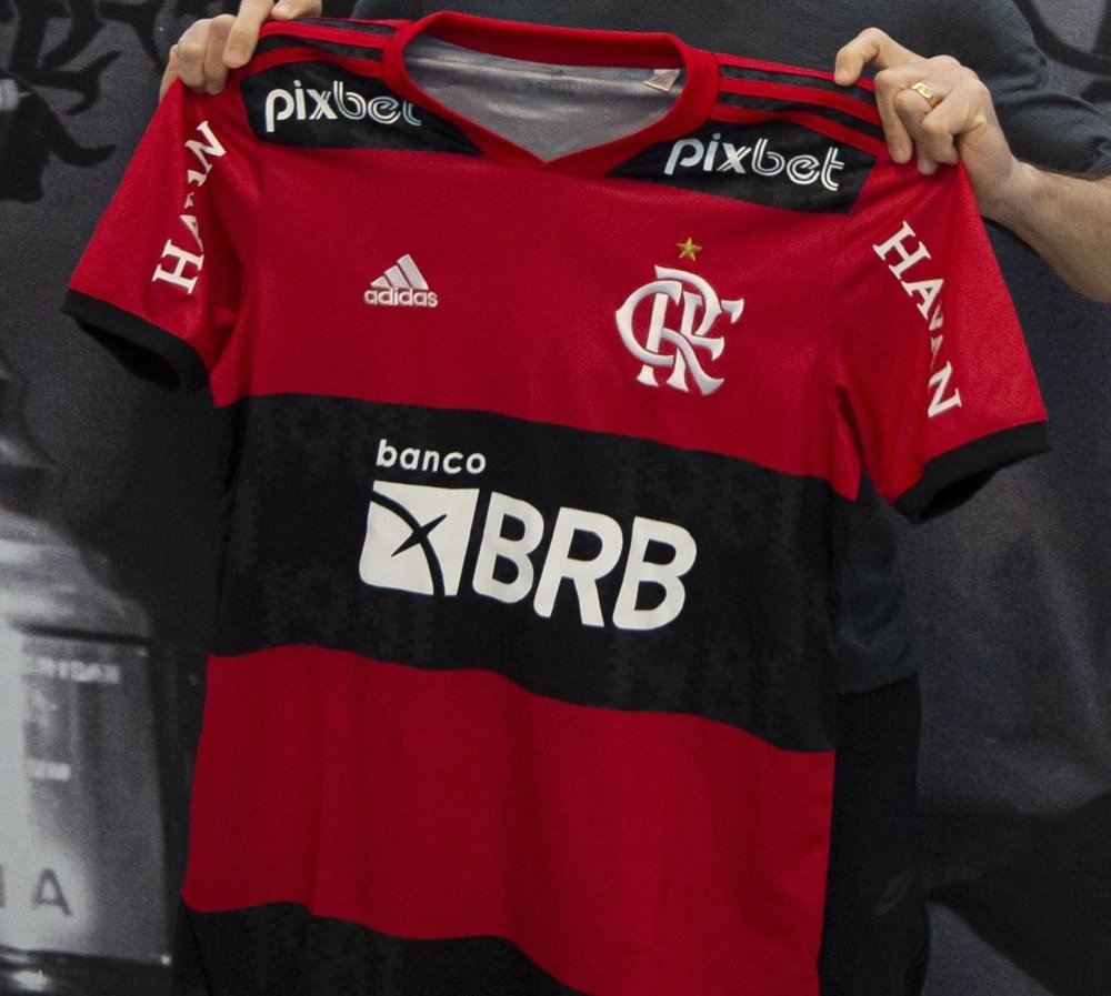 Os conselheiros do Flamengo aprovaram o novo contrato com a Adidas até 2025