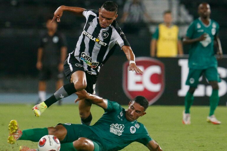 Luiz Fernando. Boavista x Botafogo pelo Campeonato Carioca no Estadio Nilton Santos. 25 de Janeiro de 2022, Rio de Janeiro, RJ, Brasil. Foto: Vitor Silva/Botafogo. 
Imagem protegida pela Lei do Direito Autoral Nº 9.610, DE 19 DE FEVEREIRO DE 1998. Sendo proibido qualquer uso comercial, remunerado e manipulacao/alteracao da obra.