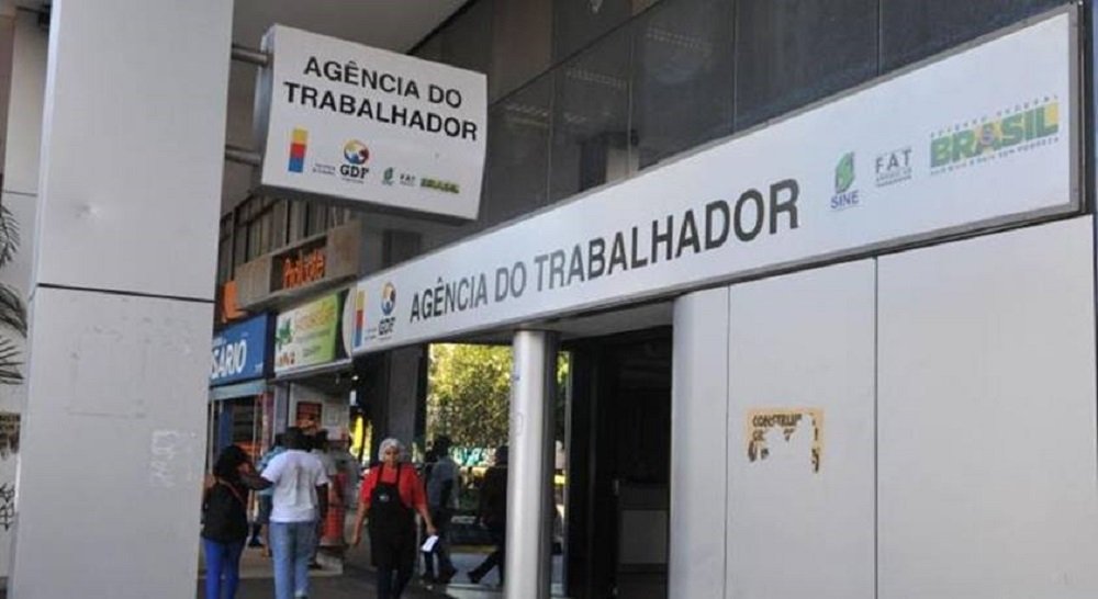Já pensou em trabalhar como vendedor ou em cozinha? Veja vagas no DF