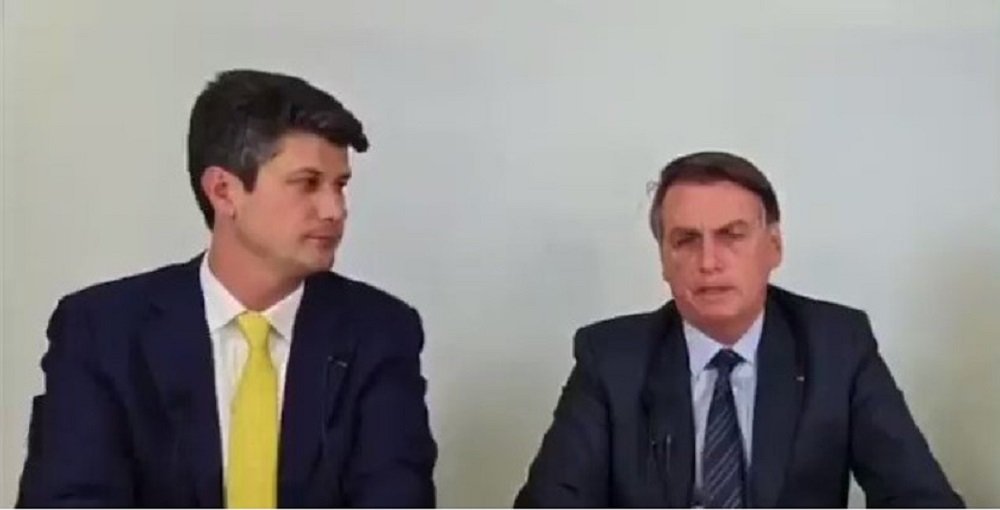 “Bilhões por charutos cubanos” diz Bolsonaro.