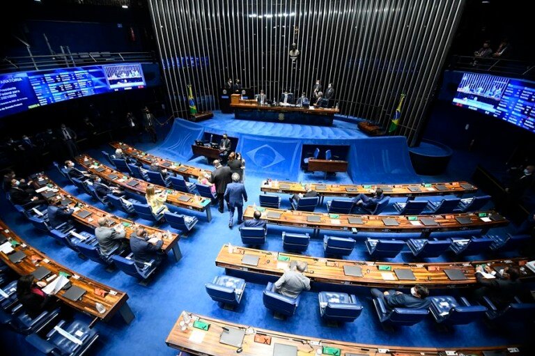 Plenário do Senado durante reunião preparatória destinada à eleição do presidente do Senado Federal para o segundo biênio da 56º Legislatura.

A eleição ocorre de forma presencial, seguindo as medidas de segurança contra a covid-19, e obedecendo o Regimento Interno da Casa, que prevê a votação por meio de cédulas em papel inseridas em envelope. 

Presidente do Senado Federal, senador Davi Alcolumbre (DEM-AP), conduz reunião. 

Foto: Marcos Oliveira/Agência Senado