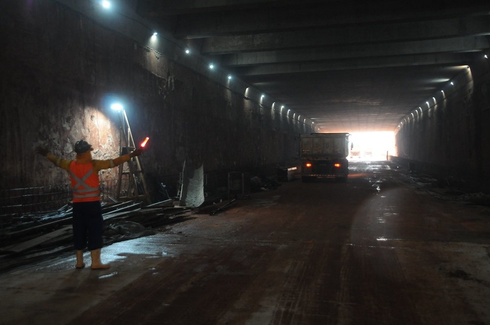 Túnel começa a tomar forma e terá via de 1,2 km em concreto