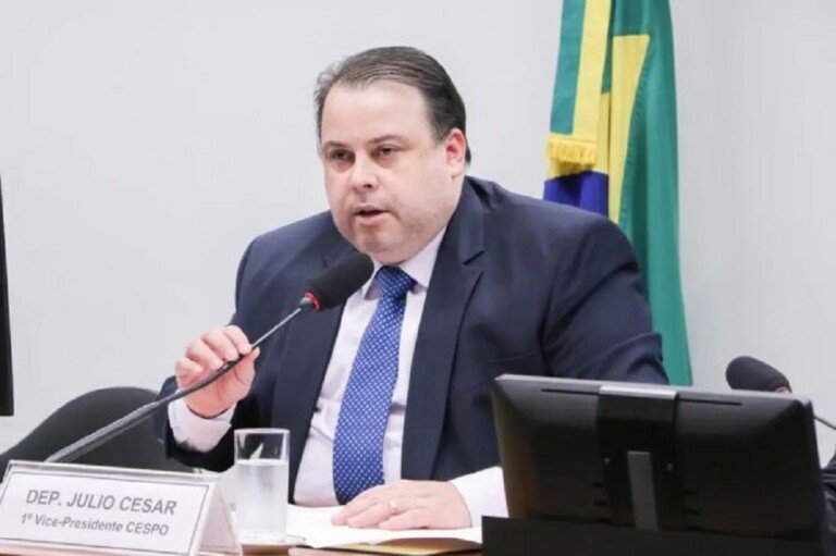 Deputado-Julio-Cesar-Ribeiro-autor-do-projeto-de-lei-696x464