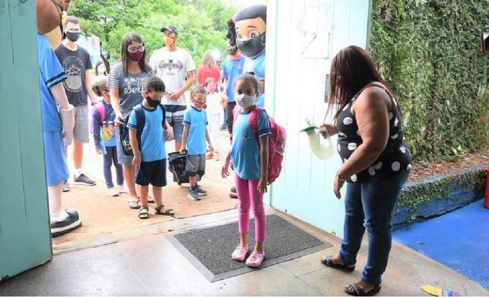 Retorno às escolas de forma segura exige cuidados de toda a comunidade