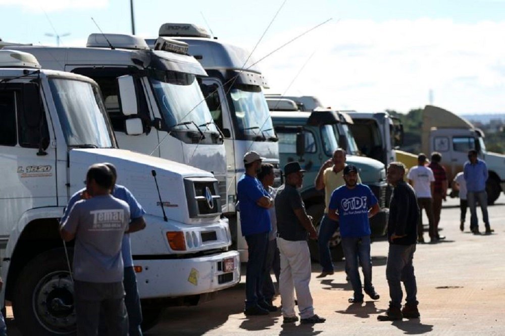 Bolsonaro lança linha de crédito para caminhoneiros nesta sexta (4)