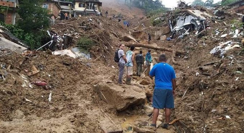 O número de vítimas fatais no temporal que atingiu a cidade de Petrópolis, na região serrana do Rio de Janeiro, subiu para 36