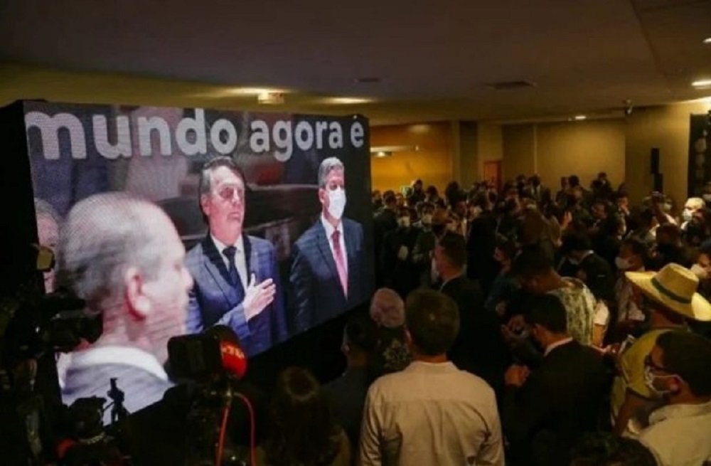 Bolsonaro lança pré-candidatura e dobra aposta na força do antipetismo