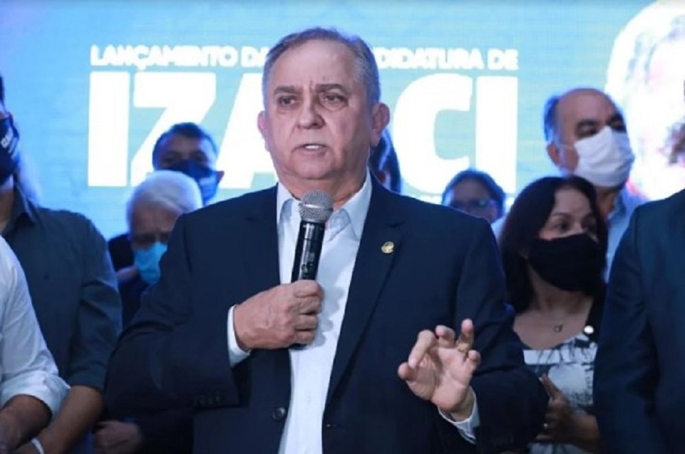 Justiça suspende autopropagandas de Izalci que atacam Ibaneis