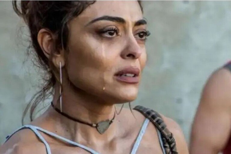 JULIANA PAES