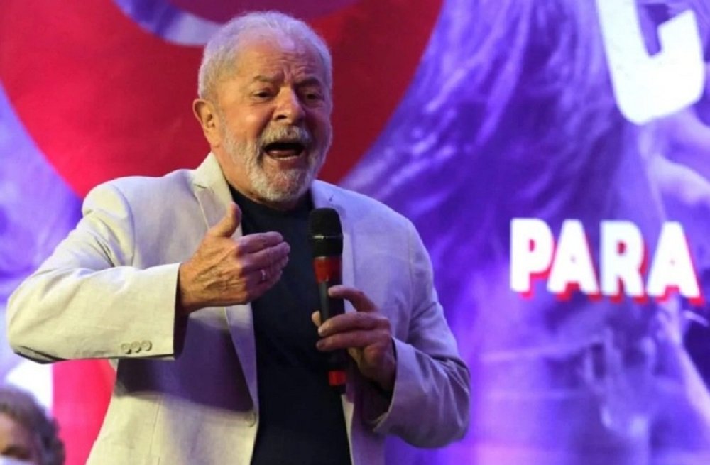 Lula critica Bolsonaro por motociata citando ‘gasolina cara’ e inflação