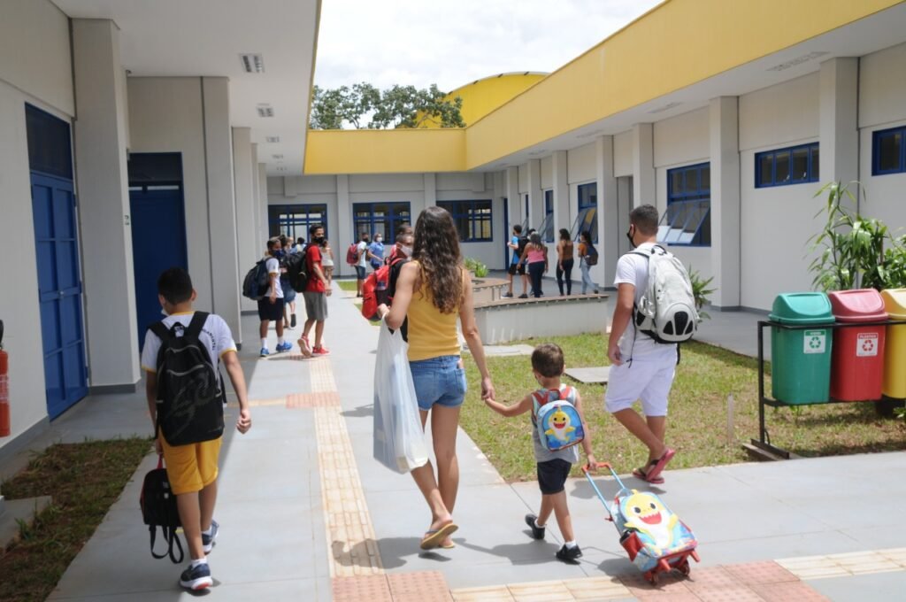 Dez novas escolas vão atender quase 9 mil alunos da rede pública