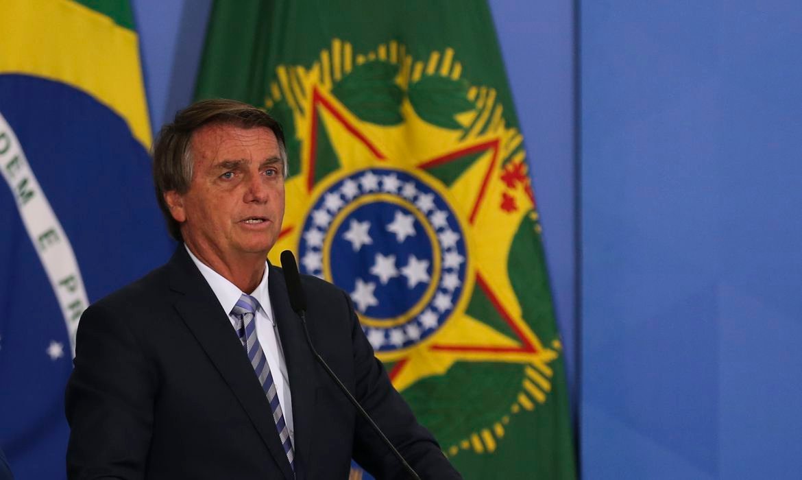 Bolsonaro aciona STF contra Lula e Gleisi por ‘crimes contra honra’