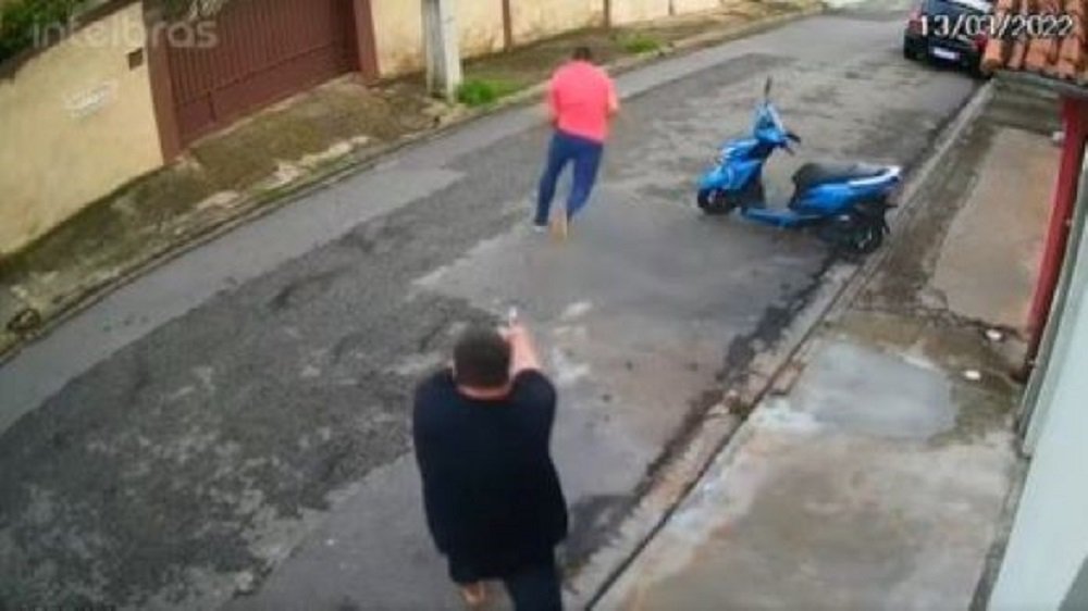 Vídeo – Comerciante dispara tiros contra vice-prefeito de Atibaia