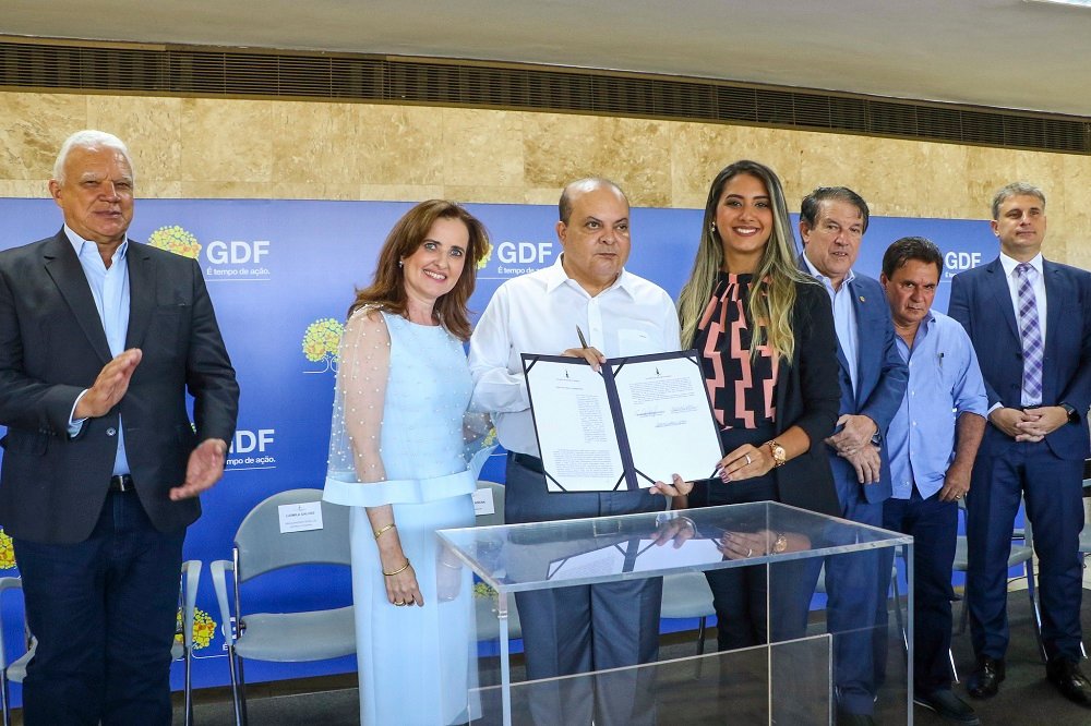 Empossados 98 servidores da Procuradoria-Geral do DF