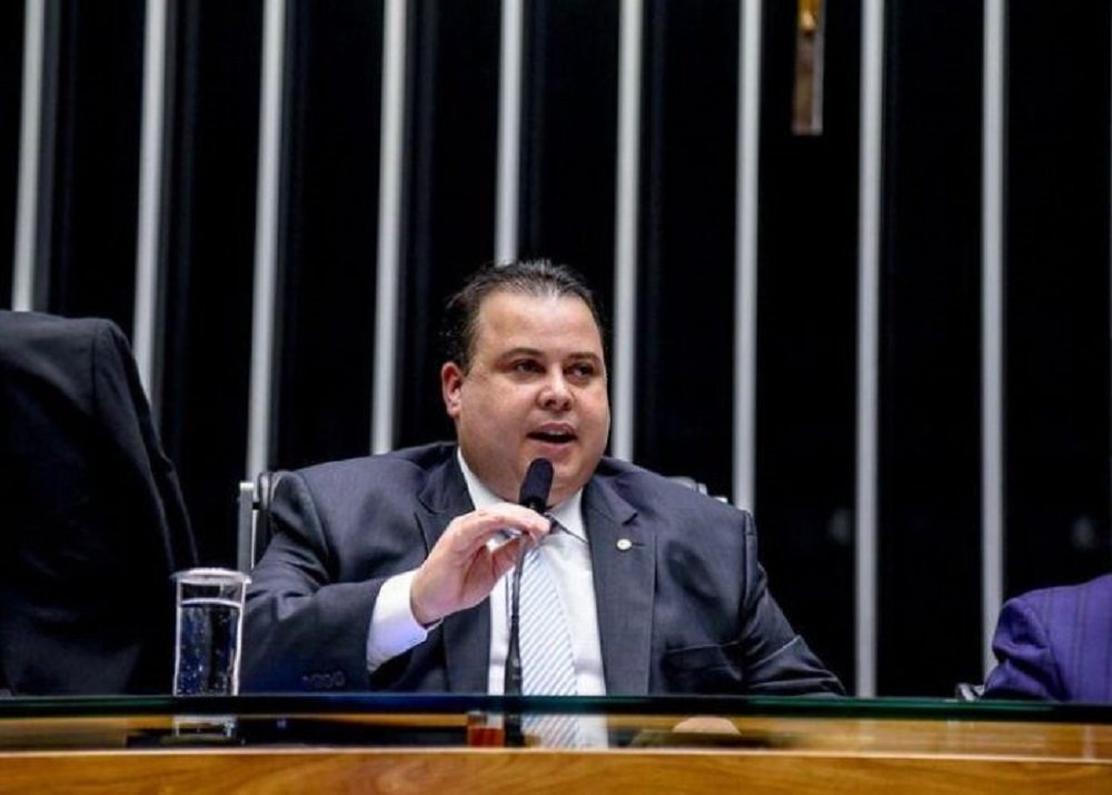 Julio Cesar Ribeiro recomenda que novas tecnologias sejam usadas por crianças com supervisão