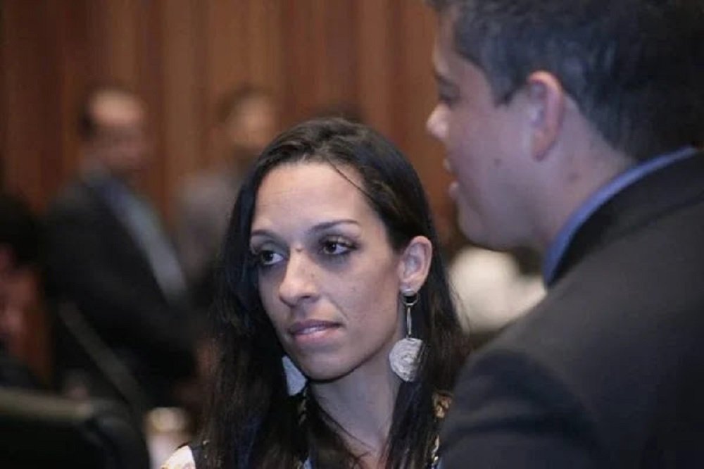 Marido é preso após enforcar e espancar Kelly Bolsonaro no DF