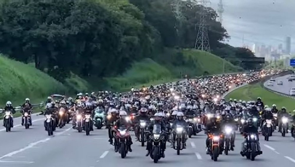 VÍDEO: Impressionante motociata com Bolsonaro ocupa ruas de São Paulo