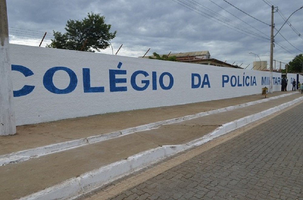 Vice-diretora que chamou PM de “cagão” é exonerada; militar ganha promoção