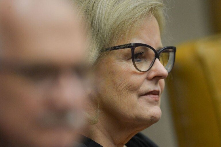 A ministra Rosa Weber, durante sessão de julgamento sobre limite para compartilhamento de dados fiscais
