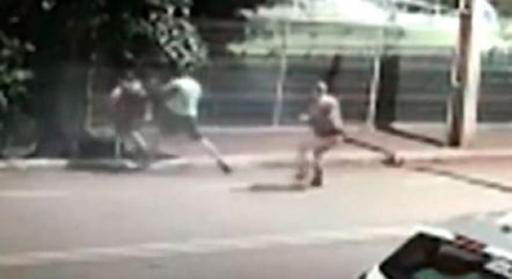 Lutador de artes marciais parte para cima de policiais e morre baleado após tentar desarmar militar em Santa Catarina; VEJA VÍDEO