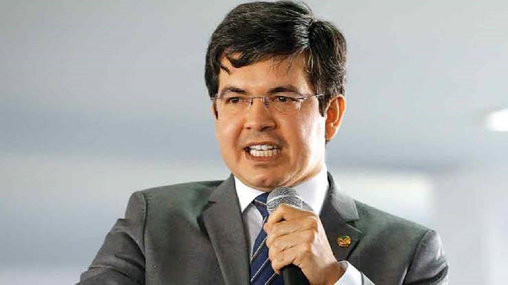 Urgente: Randolfe entra com ação para impedir Bolsonaro auditar as urnas