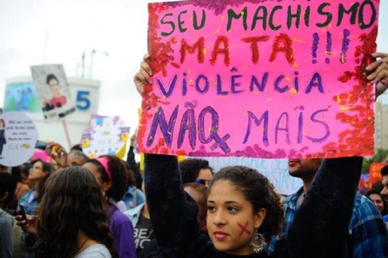 926166-marcha-das-vadias_6_0-696x416
