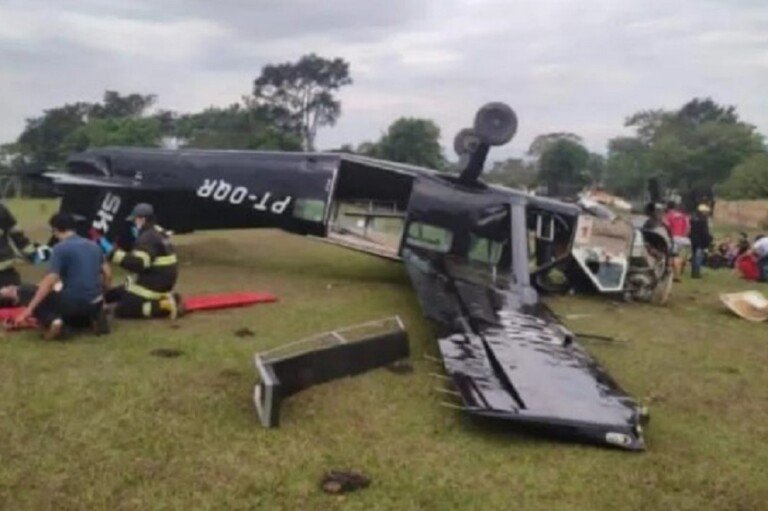 Avião Capa