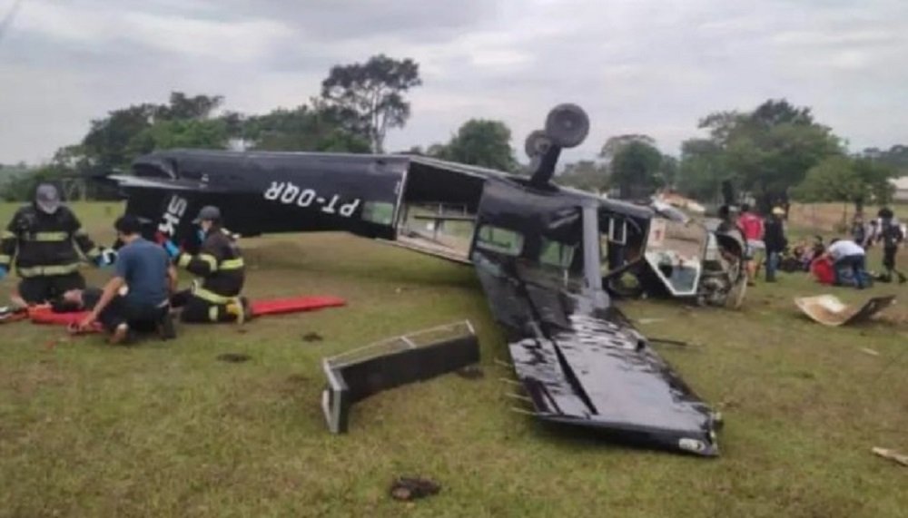 Avião de pequeno porte cai em Boituva (SP) e deixa dois mortos