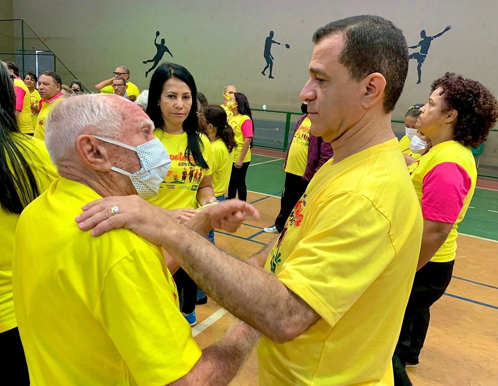Deputado Martins Machado (Republicanos DF), participa de ação social no Paradão, em Taguatinga
