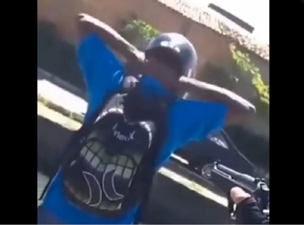 POR POUCO: Bandido tenta sacar arma mas policial atento se antecipa a ação; VEJA VÍDEO