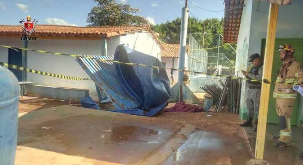 Caixa d’água cai e esmaga mulher em escola pública de Goiás