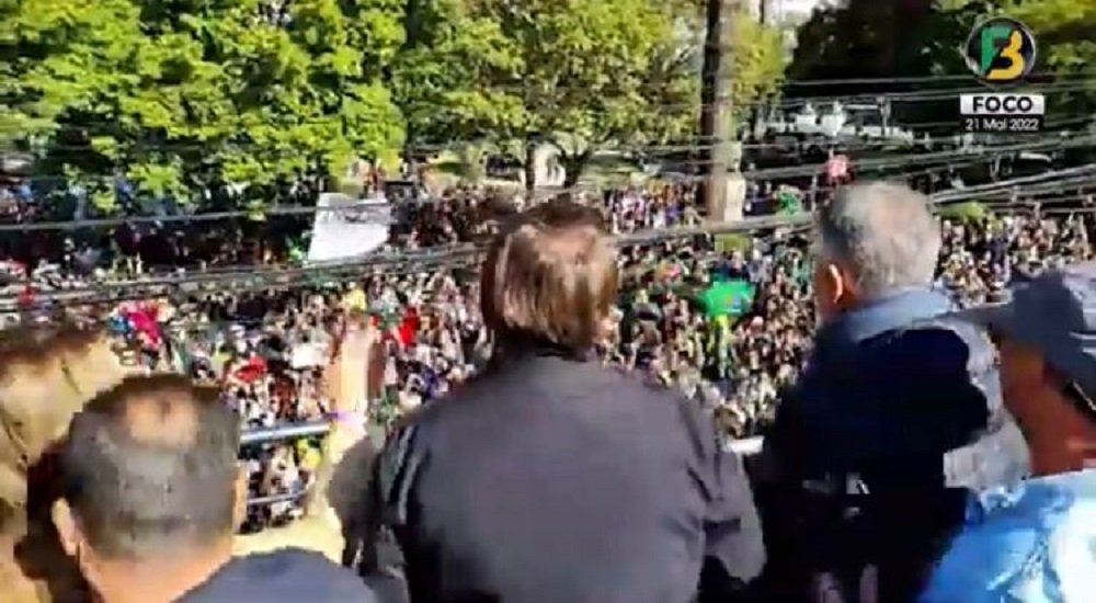 Bolsonaro saúda o público antes da Marcha para Jesus ; VEJA VÍDEO