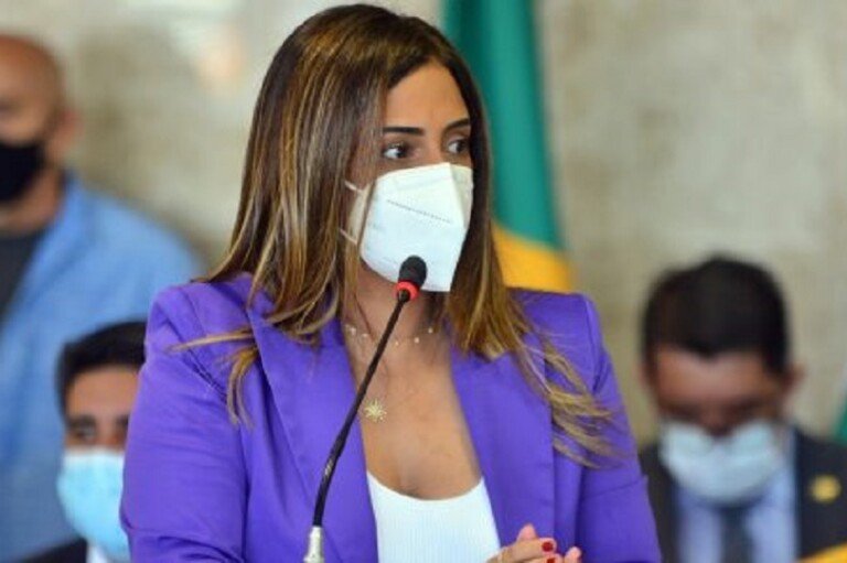 flavia_arruda-550x298