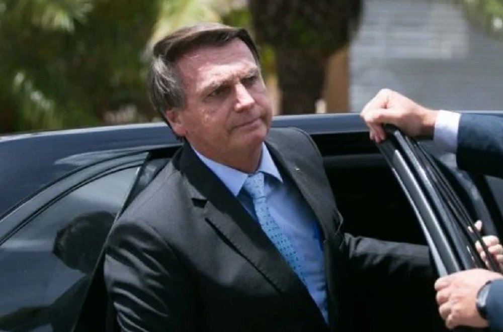 Bolsonaro: “Previsão é o preço da gasolina cair R$ 2; do diesel, R$ 1”