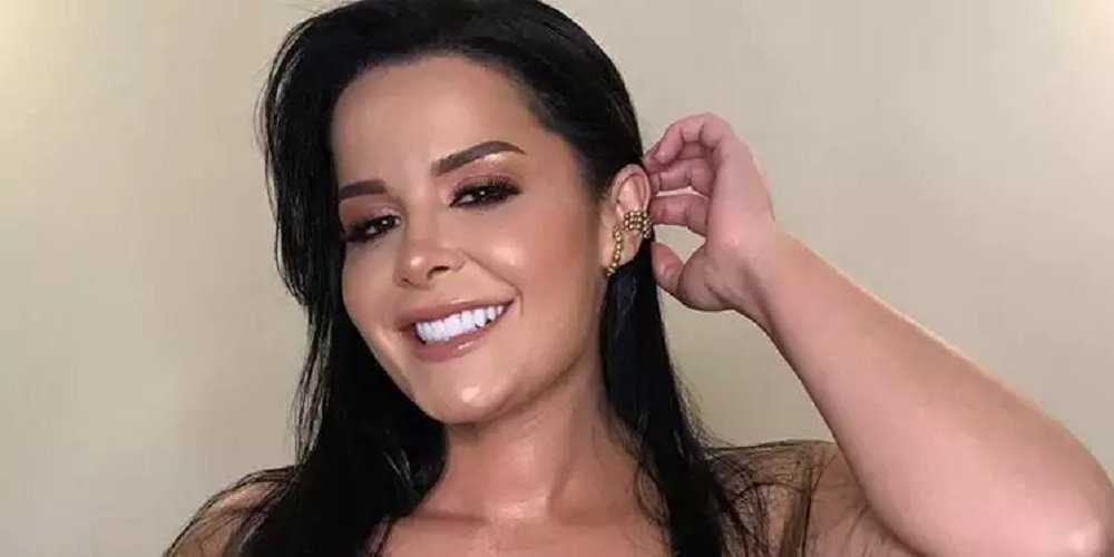 Box de banheiro explode e fere a cantora Maraisa