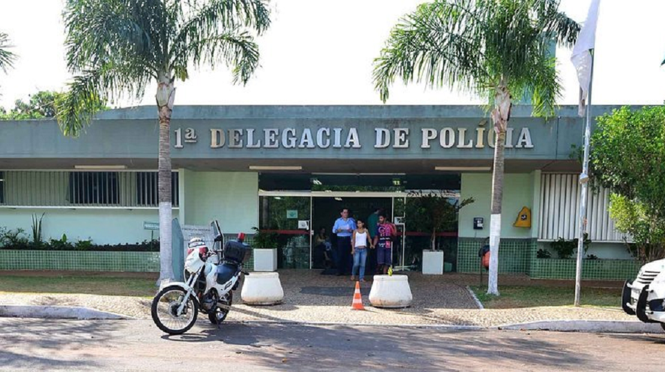 Polícia prende suspeito de estuprar adolescente e vender o contato dela para outros abusadores