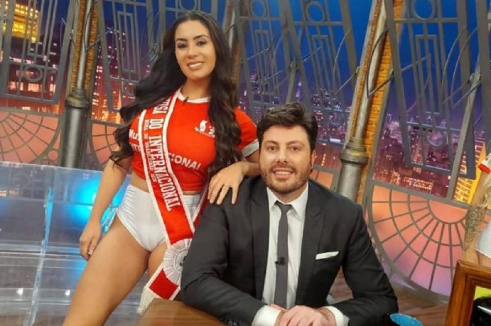 Atriz revela troca de “mensagens secretas” com Danilo Gentili, “Ele viu minha tatuagem íntima no bumbum e ficou surpreso”